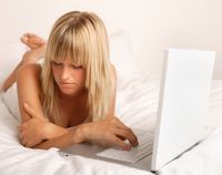 Vrei sa-l uiti pe fostul? Site-urile de socializare nu te ajuta! Vrei sa-l uiti pe fostul? Site-urile de socializare nu te ajuta!