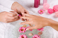 Unghiile cu gel: 6 avantaje, 4 dezavantaje Unghiile cu gel: 6 avantaje, 4 dezavantaje
