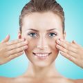 Masajul facial, cum acţionează şi cum să-l faci acasă