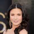 Catherine Zeta-Jones, din nou în spital