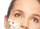 5 exfoliante eficiente, ieftine şi care nu-ţi distrug pielea