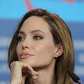 Angelina Jolie a suferit o dublă mastectomie