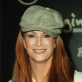 Angie Everhart are cancer tiroidian