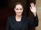 Drama unei femei celebre: De ce a ales Angelina Jolie să renunţe la sâni