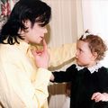 Dorul de tată a mistuit-o pe adolescenta Paris, iar presiunea la care a fost supusă a fost prea mult pentru tânără. Paris a...