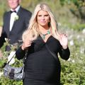 Lady in black: Jessica Simpson, domnișoară de onoare în rochie neagră