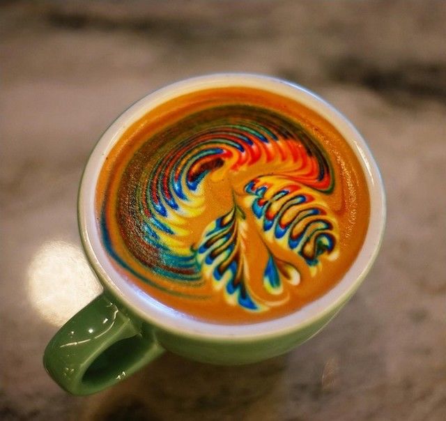 Desene colorate in cafea