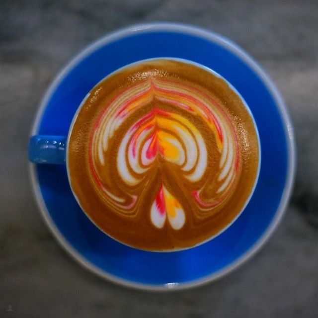 Desene colorate in cafea