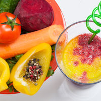 10 alimente care iți schimba culoarea scaunului