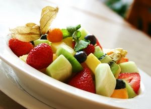 Salata de fructe cu sos de citrice