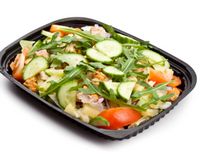 Salata de pui cu castraveti, ridichi si smantana