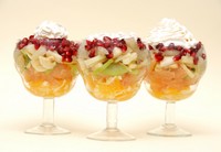 Salata de fructe exotice cu spuma de smantana