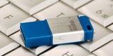 Imation Blue Atom, un stick cat o agrafa de birou