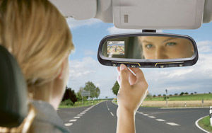 Sistem de ghidare GPS, integrat in oglinda retrovizoare