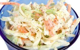 Salată de varză albă cu sos