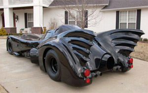 Masina din filmul Batman, de vanzare pe internet