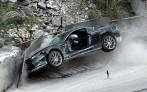 James Bond distruge automobile Aston Martin