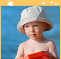 Cu copilul la mare: cum il protejezi de razele soarelui?