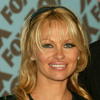 Pamela Anderson a insultat-o pe Jessica Simpson
