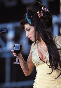 Amy Winehouse, pericol de sinucidere
