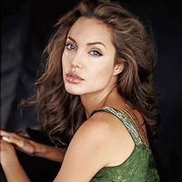 Angelina Jolie vrea sa fie singura