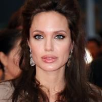 Angelina Jolie, inselata?