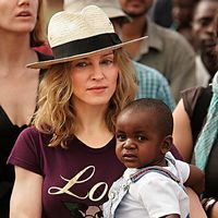 Madonna vrea sa adopte un alt copil din Malawi