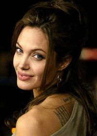 Angelina Jolie, votata cea mai apetisanta mamica dintr-un film