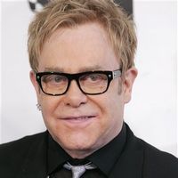 Elton John si-a serbat cea de-a 62 aniversare intr-un fast food