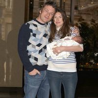 Jamie Oliver, tatic de fata pentru a treia oara