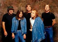 AC/DC nu va mai concerta in Romania