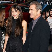 Mel Gibson s-a afisat pentru prima oara cu iubita