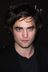 Robert Pattinson este socat de fanii sai