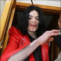 Michael Jackson isi arata chipul