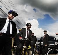 "In costum, pe bicicleta" strange bani pentru copiii din Jimbolia