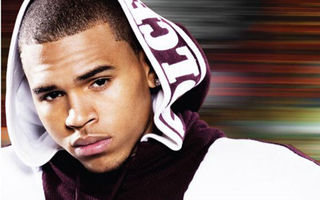 Chris Brown regreta ca a agresat-o pe Rihanna