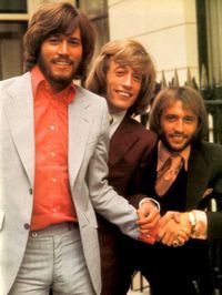 Bee Gees se reunesc pentru show-uri live