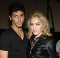 Madonna ii cumpara lui Jesus un apartament de 1.7 milioane de lire