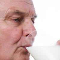 Apa si laptele degresat ajuta la prevenirea atacurilor de guta
