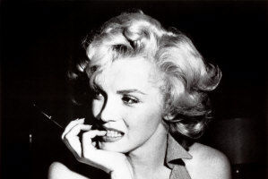 Marilyn Monroe fuma marijuana