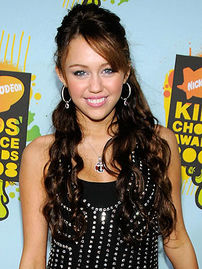 Miley Cyrus isi invata sora dansuri 