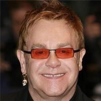 Sir Elton John vine in Romania