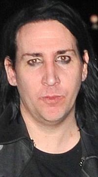 Marilyn Manson fara machiaj