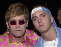Elton John il scapa pe Eminem de droguri