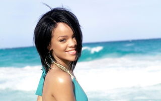 Rihanna vrea bikini la comanda