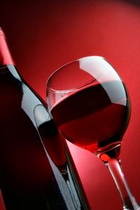 Vinul in cantitati moderate ne salveaza de cancer