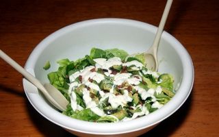 Salata de kiwi si avocado cu pui