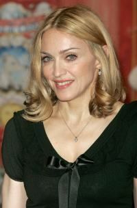 Madonna se vrea designer vestimentar