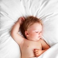 Cate ore pe noapte doarme copilul tau?