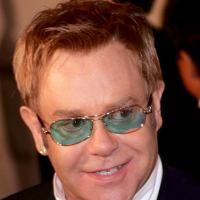 300 de perechi de ochelari pentru Elton John